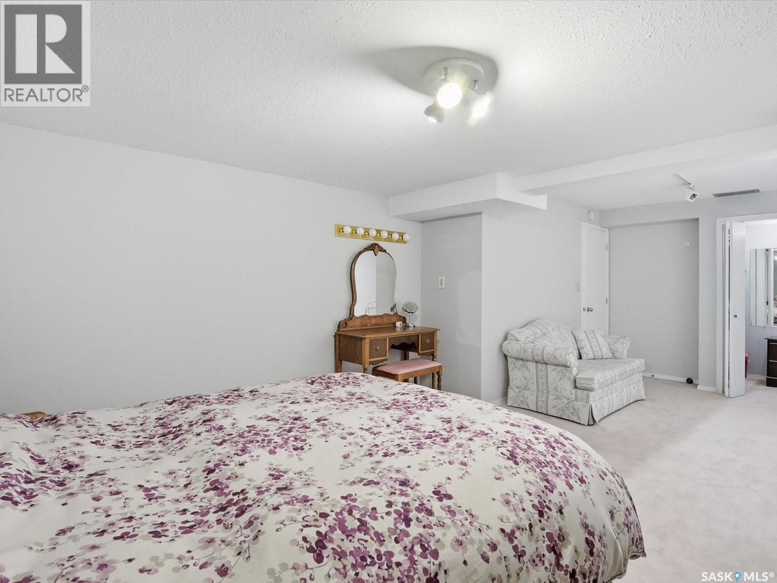 106 Jan CRESCENT - 25