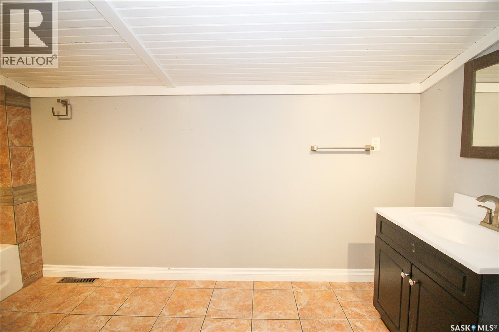689 2ND STREET W - 13