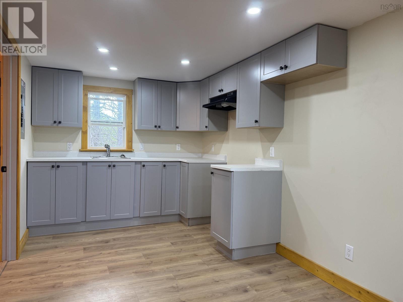 82 Golden River Road - 17