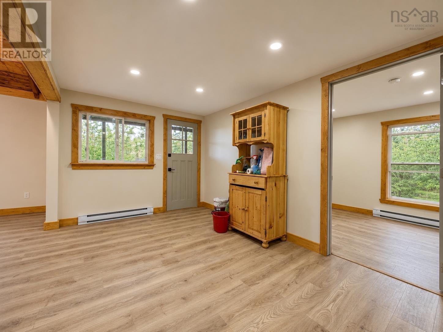 82 Golden River Road - 14