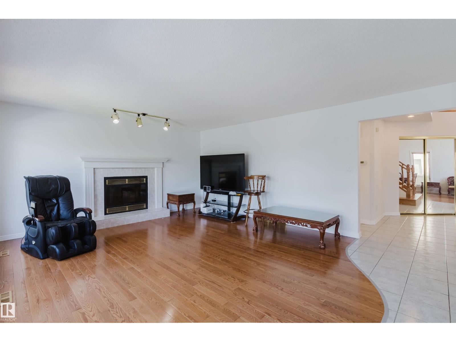 15 CORMACK CR NW - 16