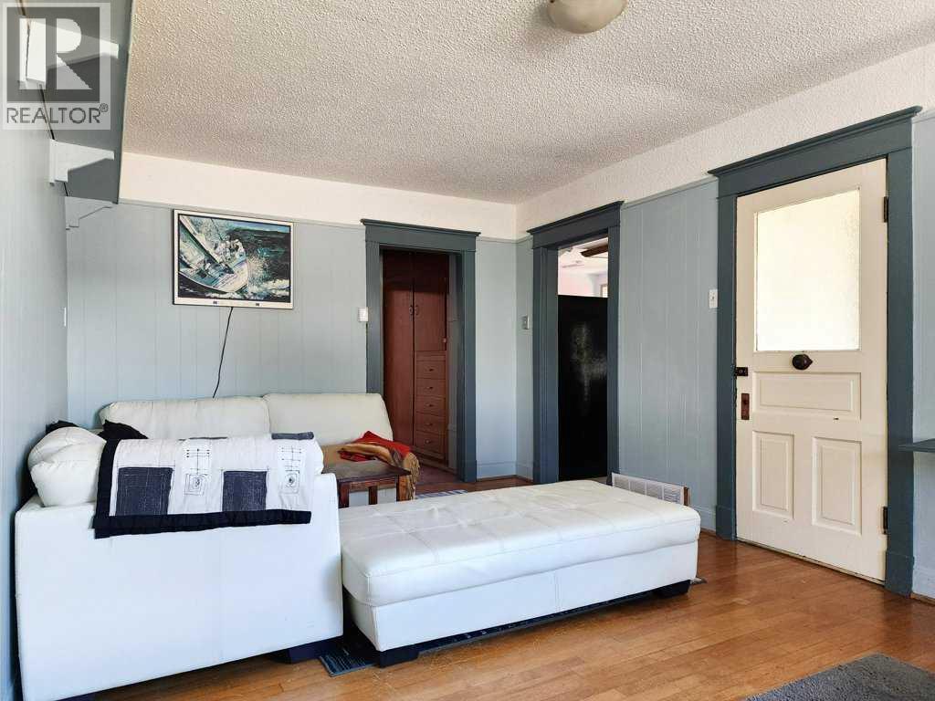 2229 210 Street - 13
