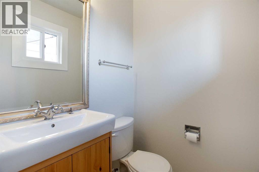 23 Queen Isabella Close SE - 19