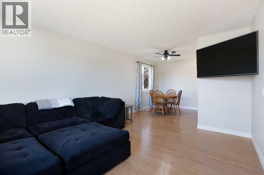 23 Queen Isabella Close SE - 5