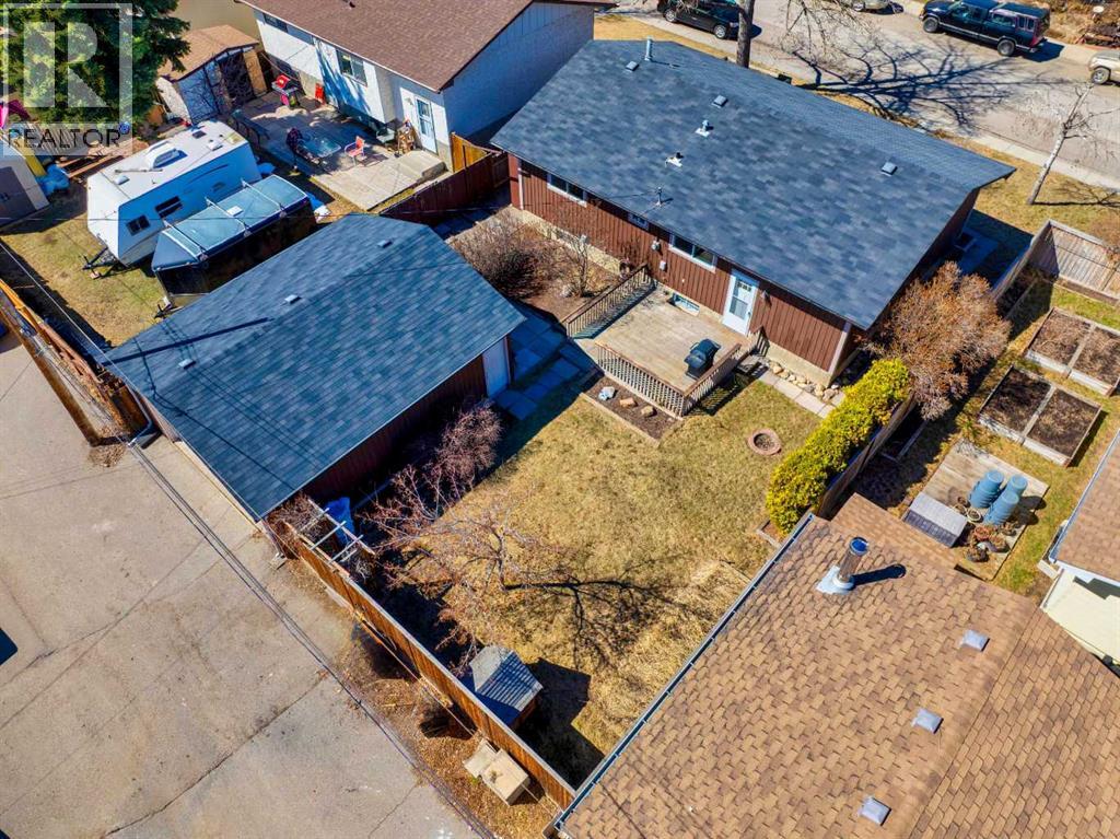 23 Queen Isabella Close SE - 2