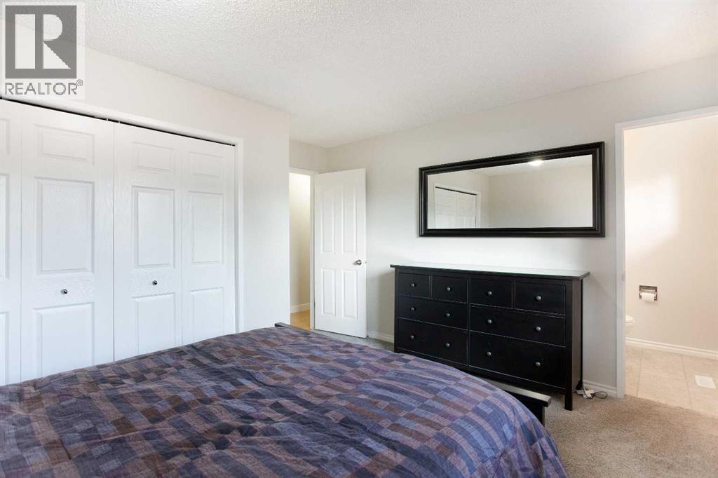 23 Queen Isabella Close SE - 18