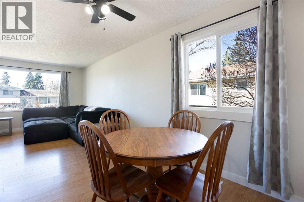 23 Queen Isabella Close SE - 11
