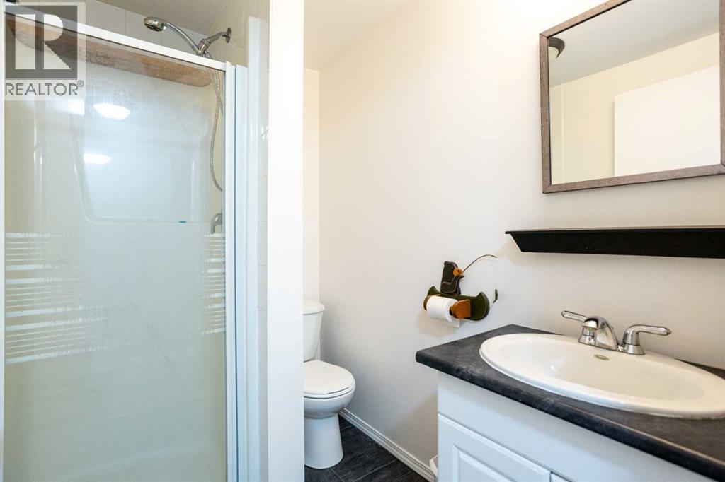 23 Queen Isabella Close SE - 23