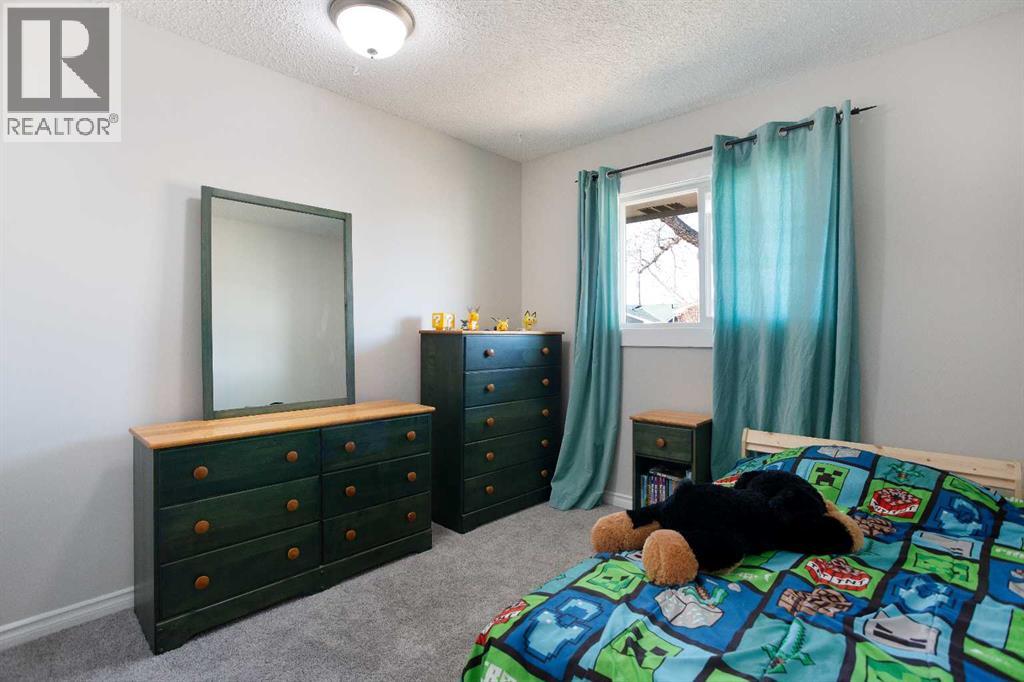 23 Queen Isabella Close SE - 20