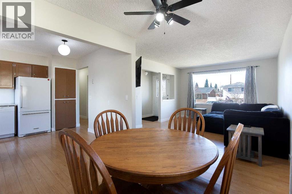 23 Queen Isabella Close SE - 12