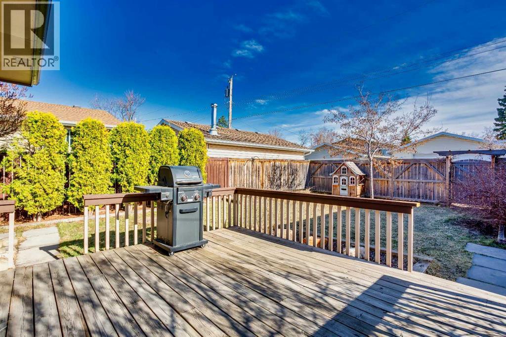 23 Queen Isabella Close SE - 31