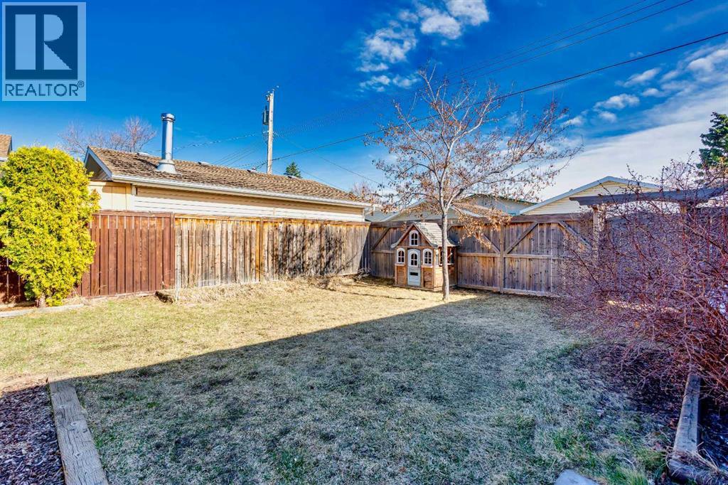 23 Queen Isabella Close SE - 27