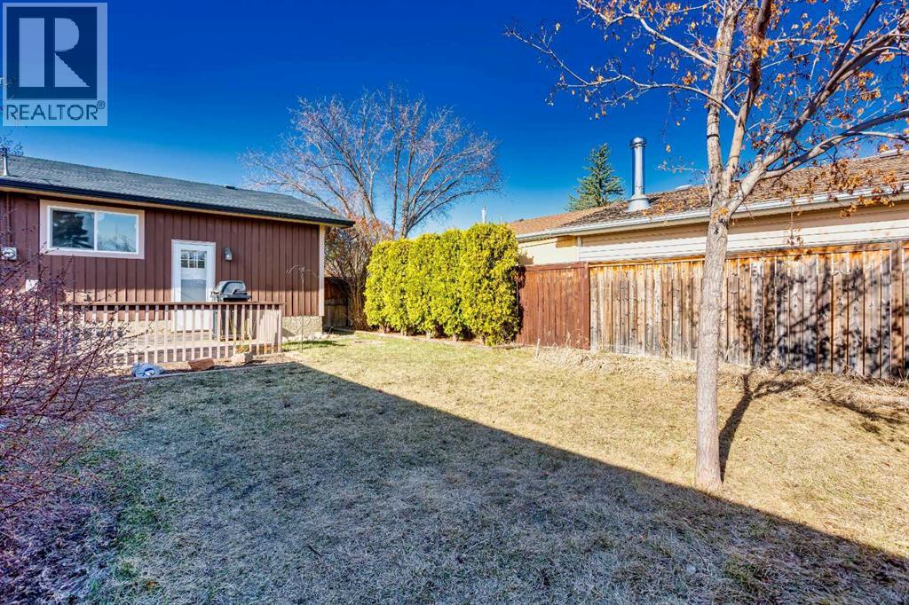 23 Queen Isabella Close SE - 28