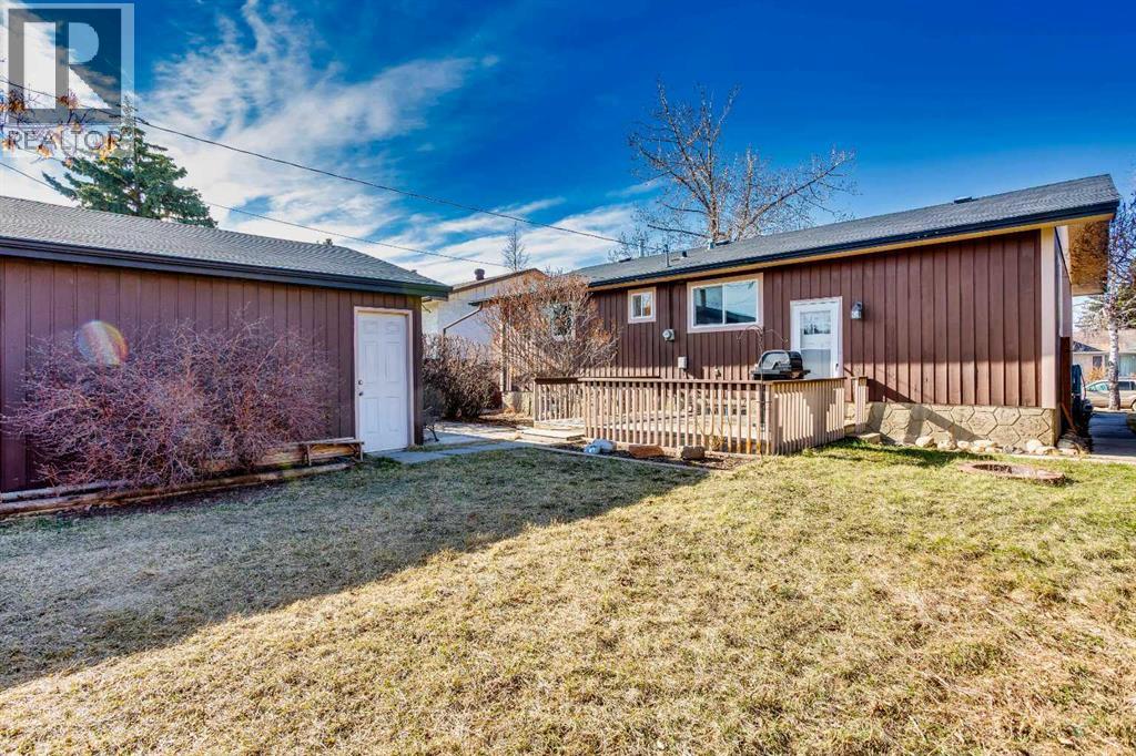 23 Queen Isabella Close SE - 29