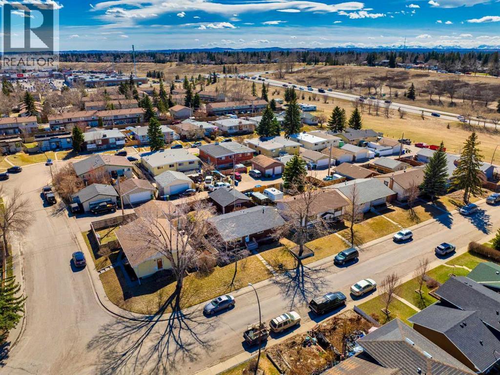 23 Queen Isabella Close SE - 26