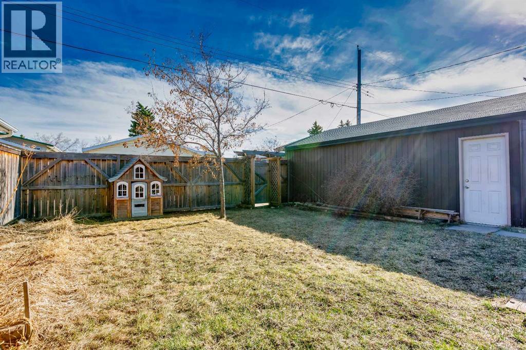 23 Queen Isabella Close SE - 30