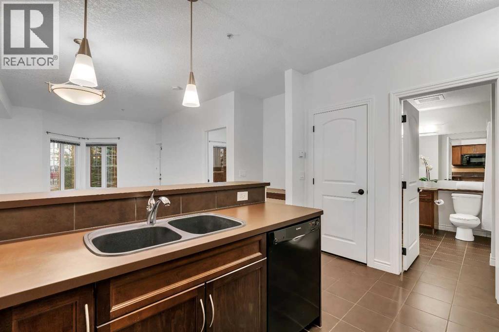#223 30 Royal Oak Plaza NW - 4