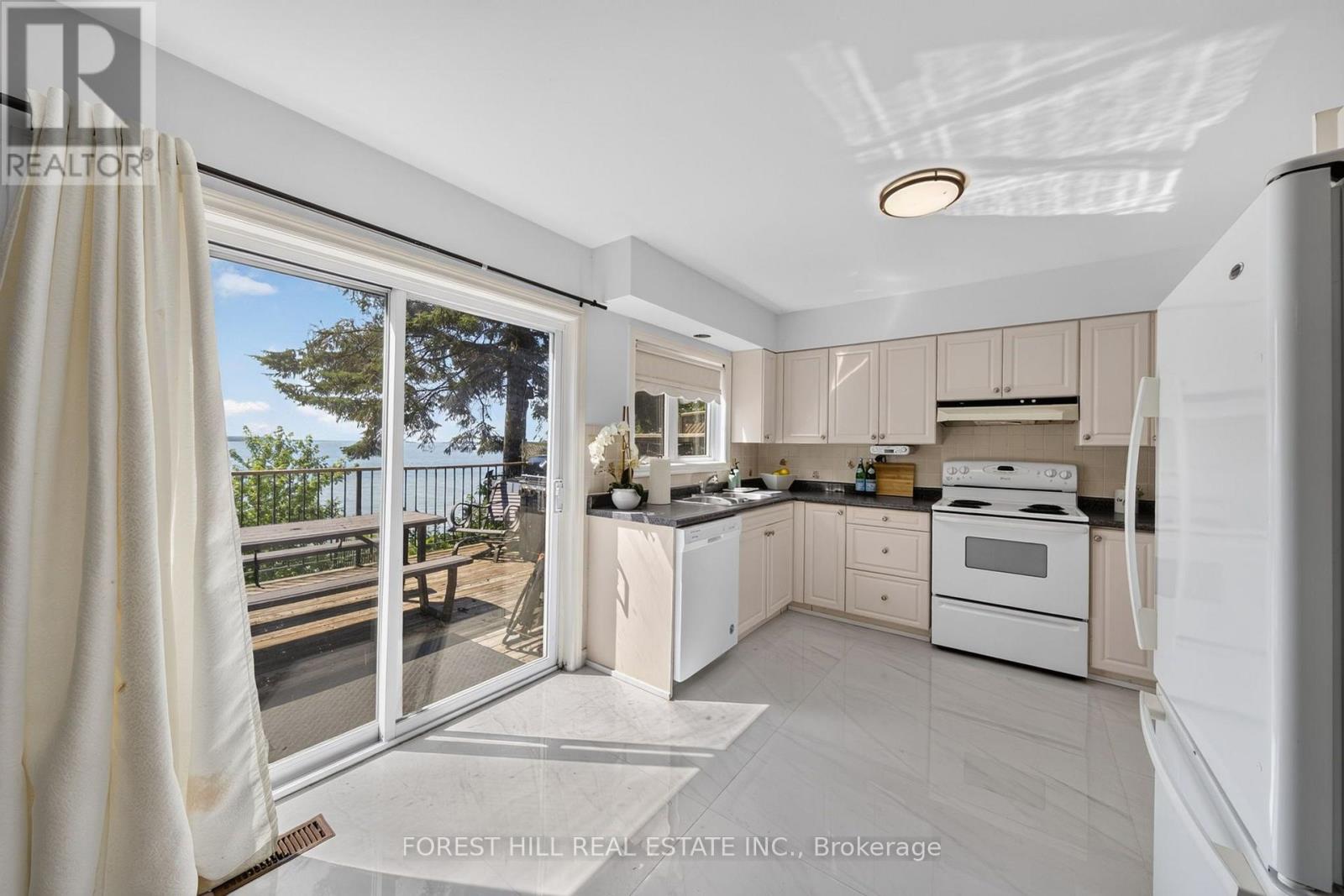 2999 LAKESIDE DRIVE - 7