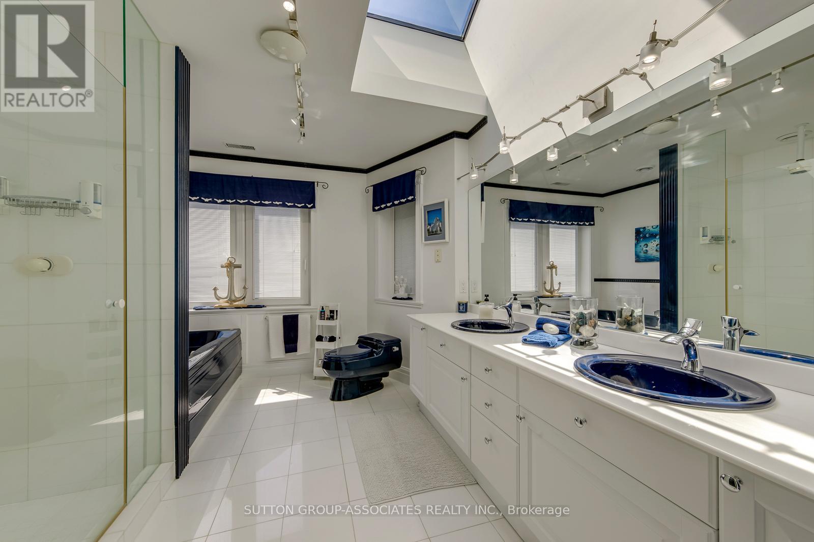 18 MARTIN GROVE ROAD - 11