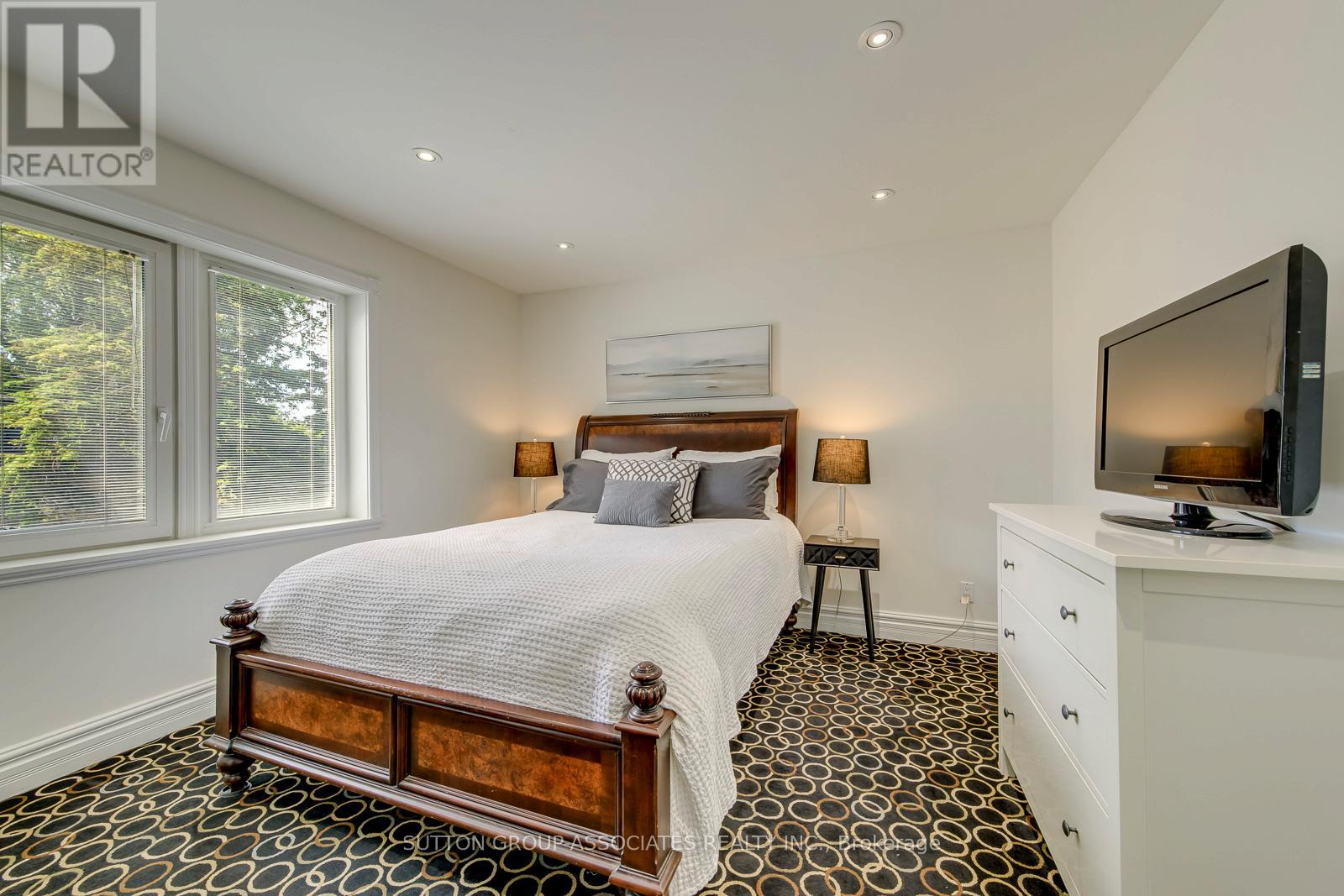 18 MARTIN GROVE ROAD - 9