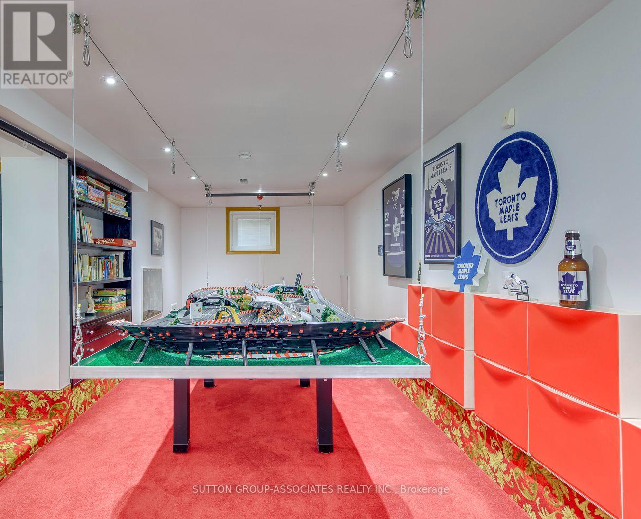 18 MARTIN GROVE ROAD - 19