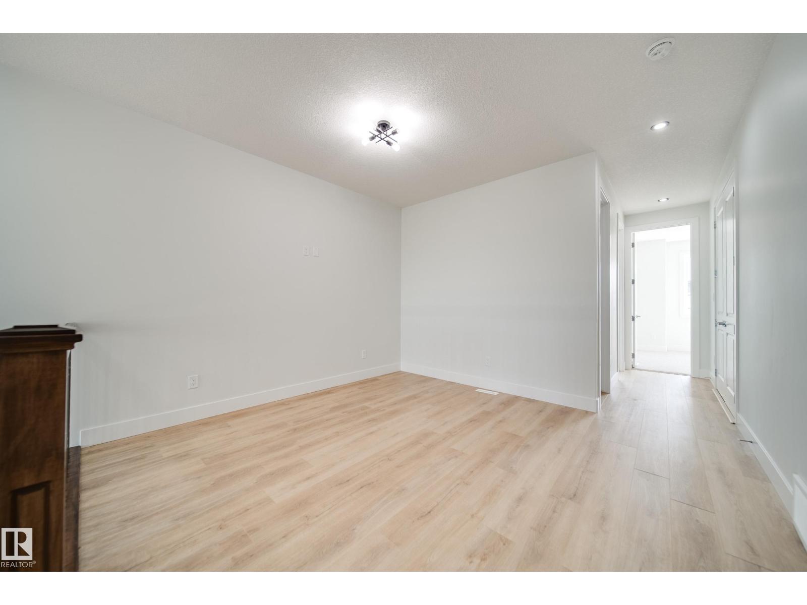 8816 183 AV NW - 23