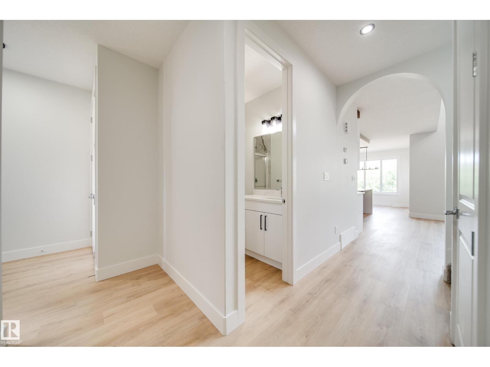 8816 183 AV NW - 8