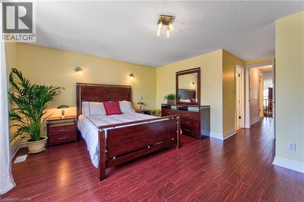 87 STEEPLERIDGE Street - 31
