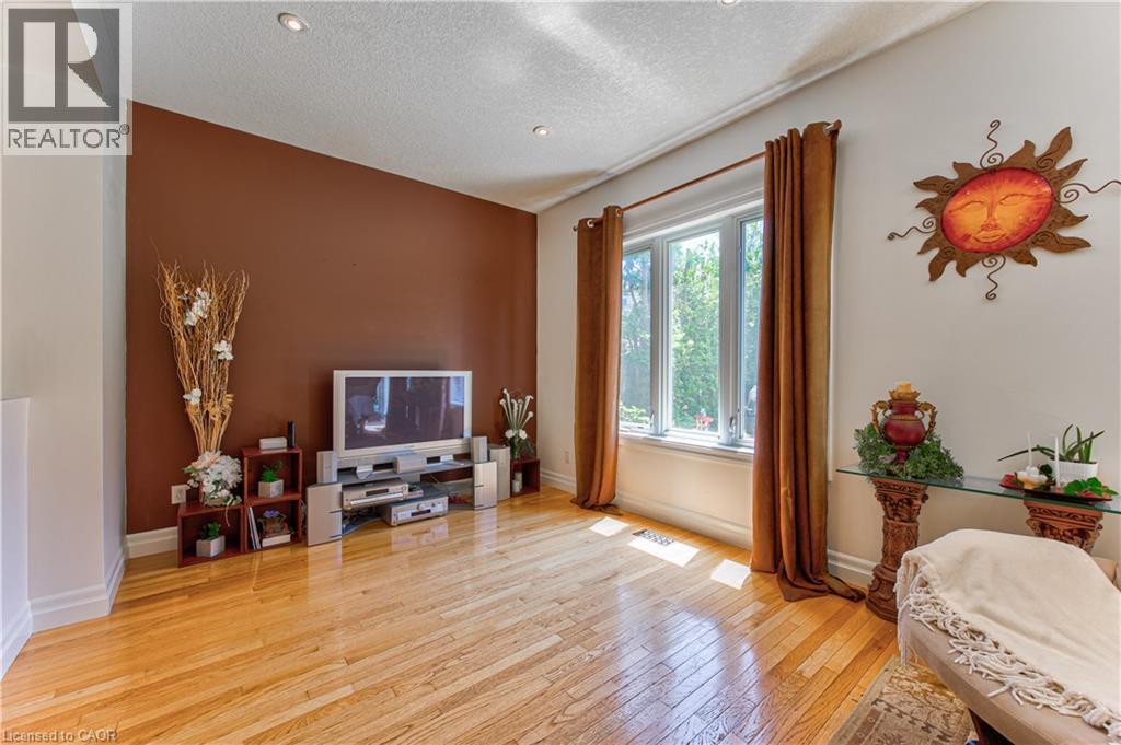 87 STEEPLERIDGE Street - 19