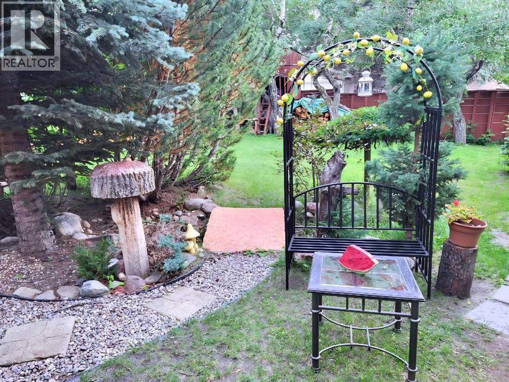 4643 29 Avenue NW - 28