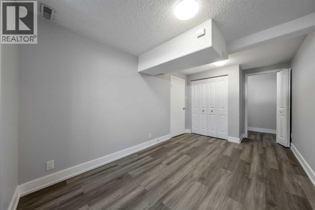 629 Agate Crescent SE - 21