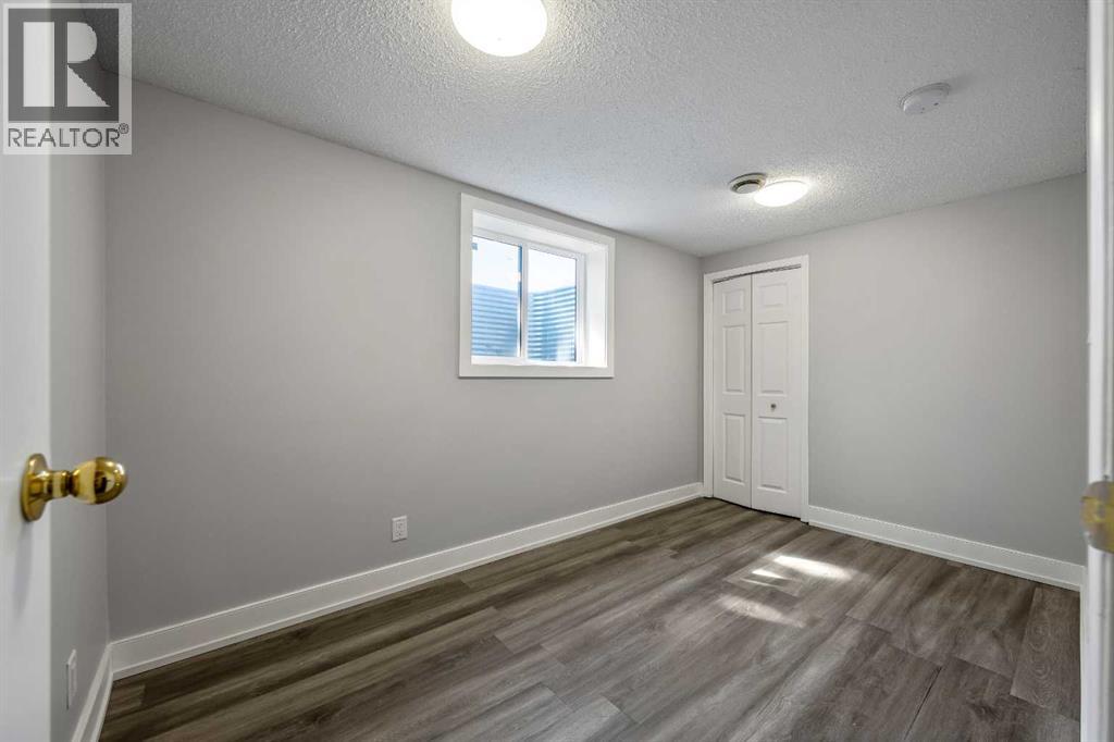 629 Agate Crescent SE - 19