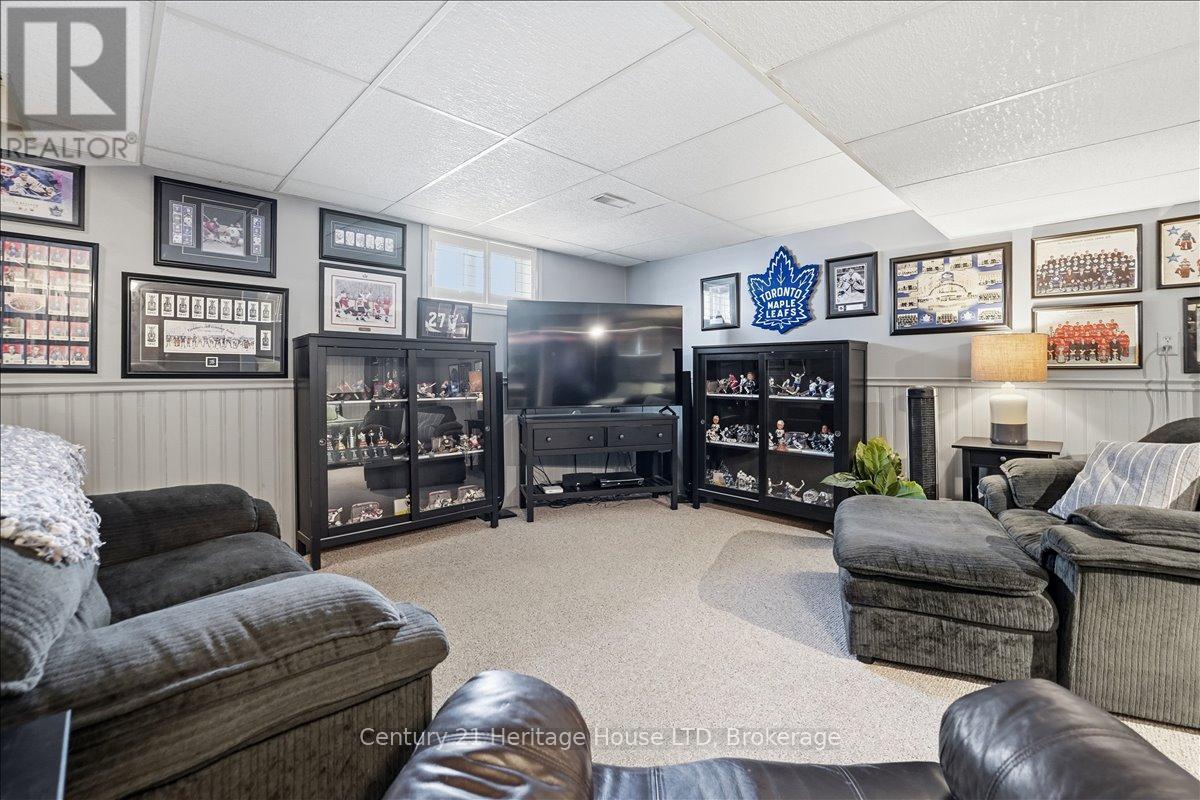 18 NORTHHAVEN ROAD - 24