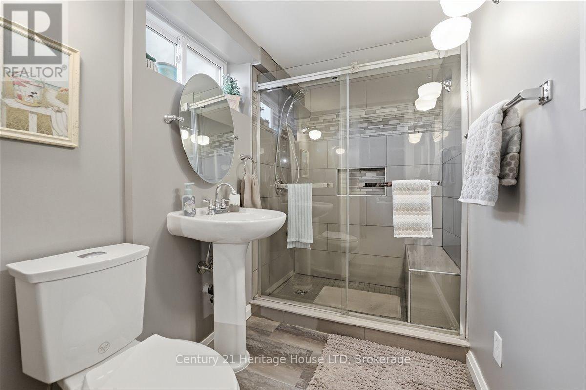 18 NORTHHAVEN ROAD - 26