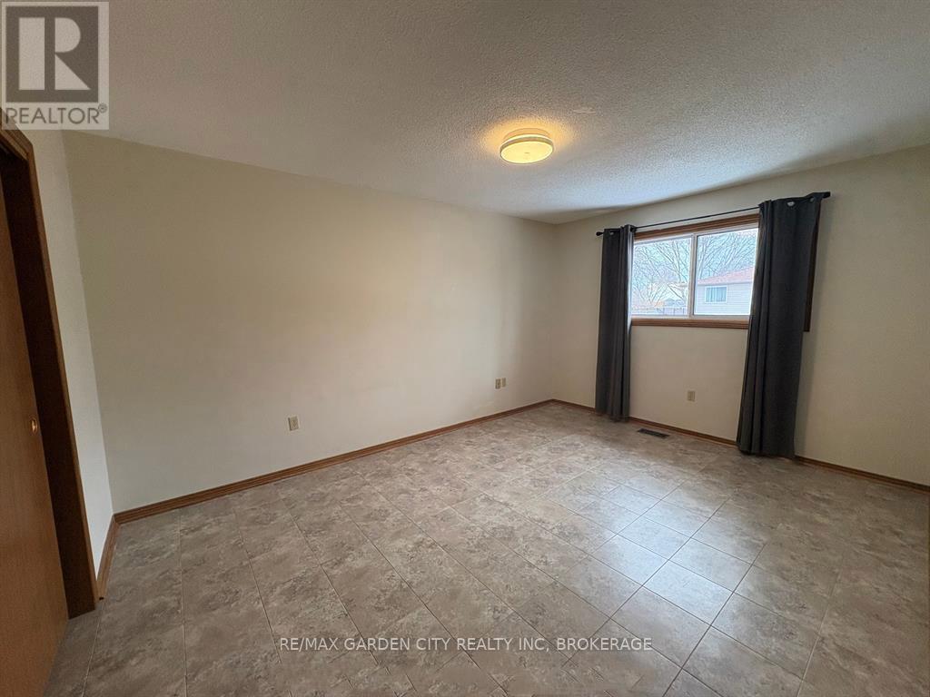 6141 WILDROSE CRESCENT - 16