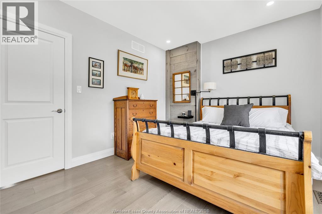 864 Monmouth ROAD - 19