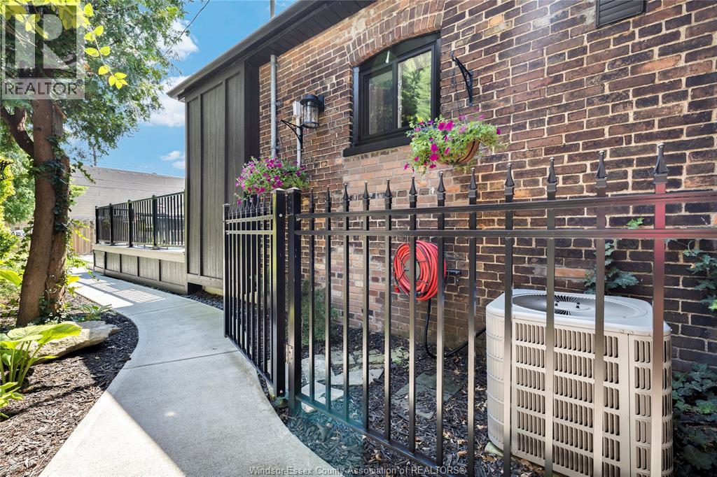 864 Monmouth ROAD - 24
