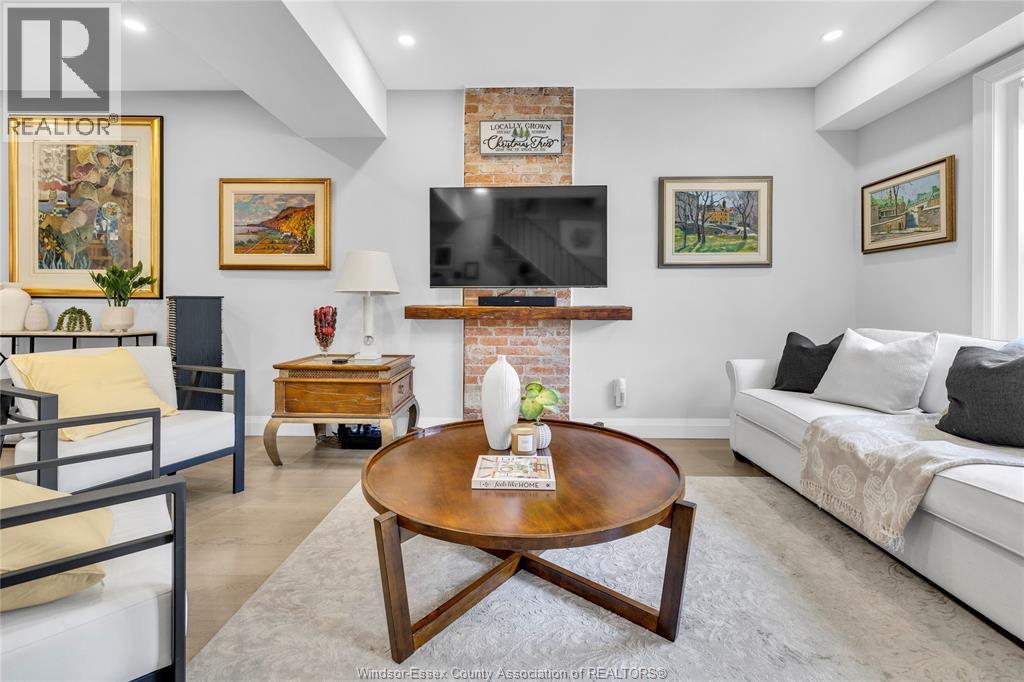 864 Monmouth ROAD - 8
