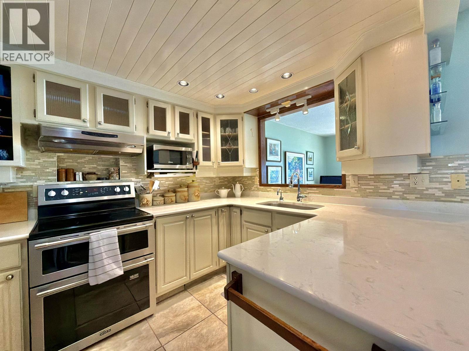 735 FRANKLIN ROAD, Gibsons