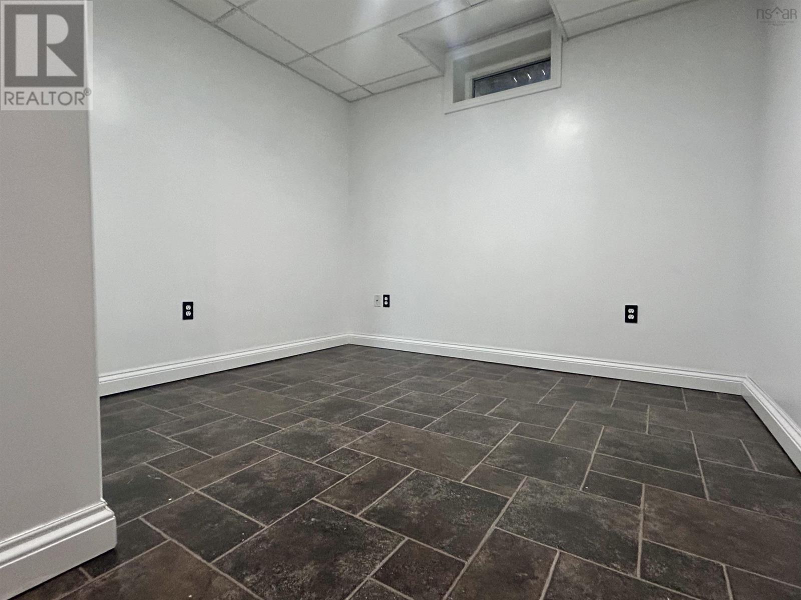 Property 34 of 37 of 102 North Foord Street