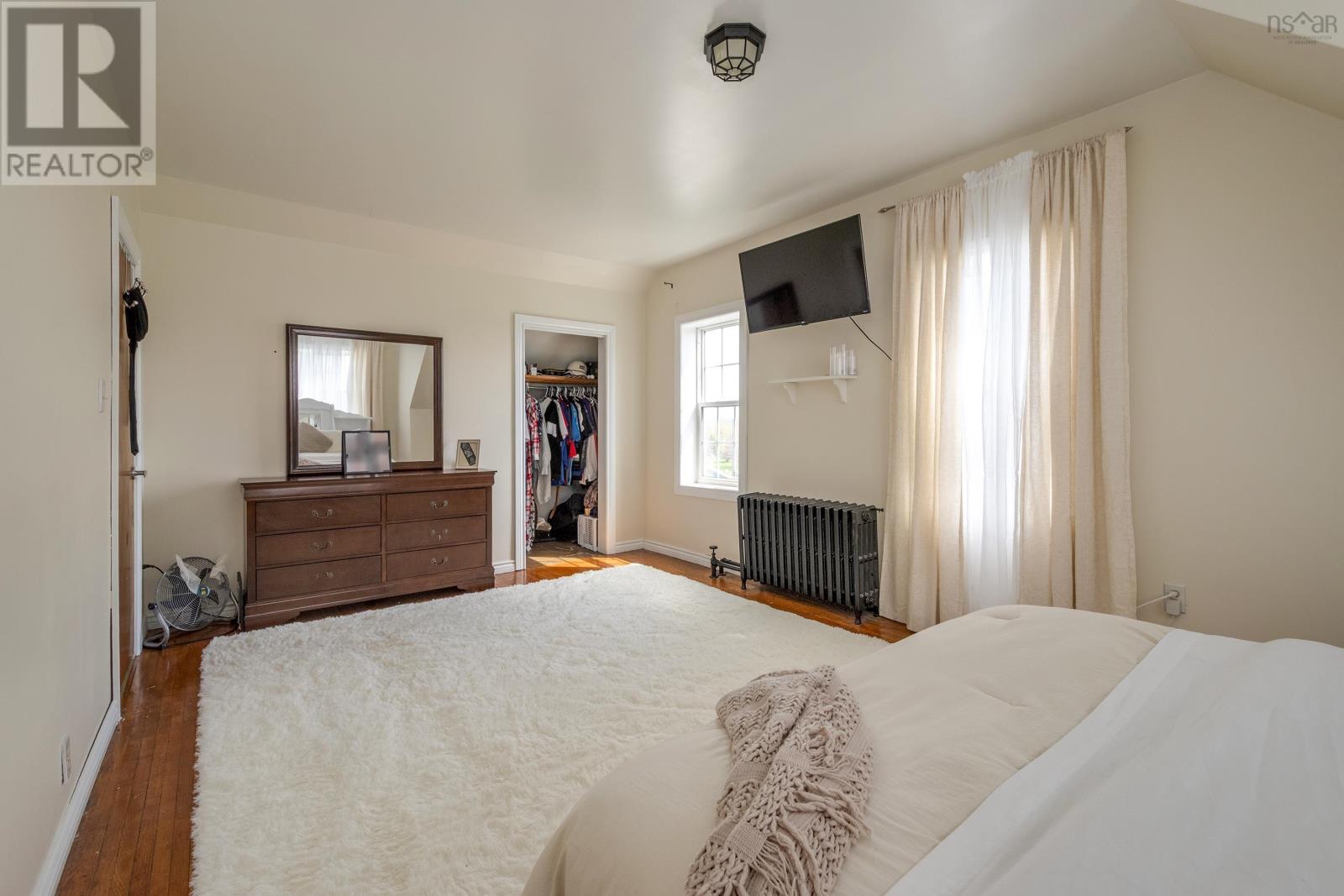Property 30 of 37 of 102 North Foord Street