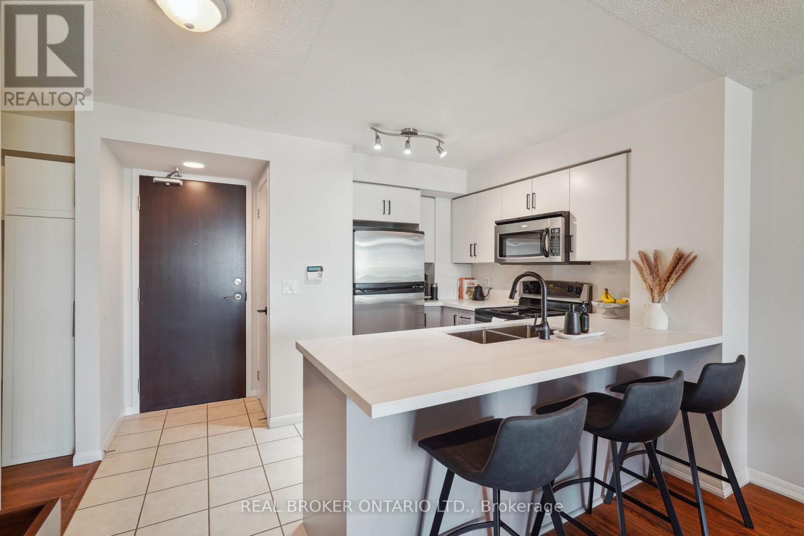 #615 231 FORT YORK BOULEVARD - 8