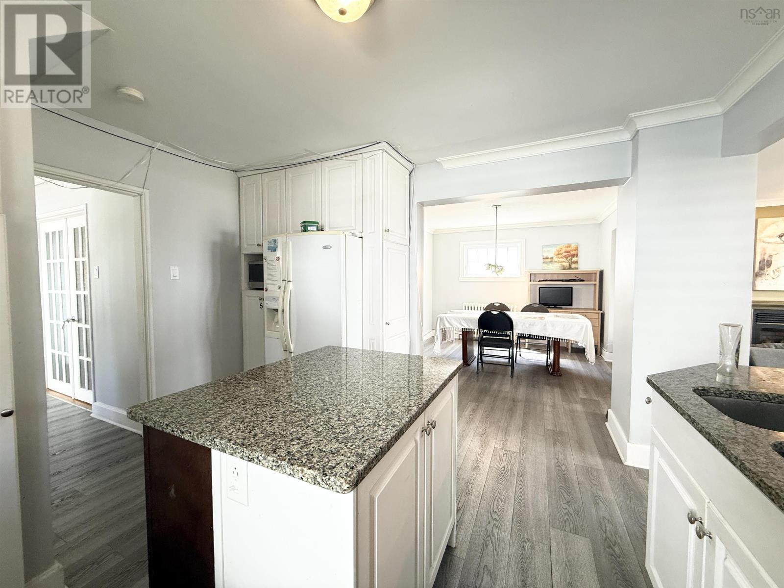 974 McLean Street - 8