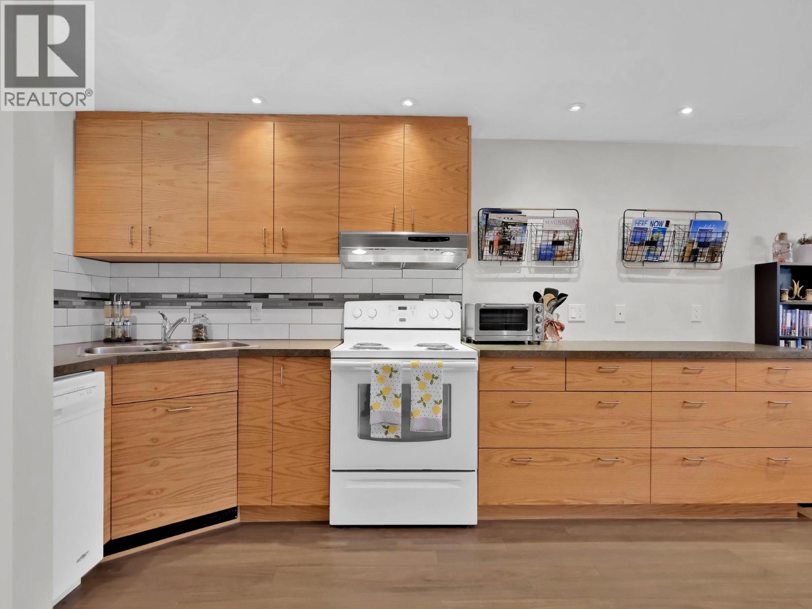 #903 225 CLEARVIEW Road - 4