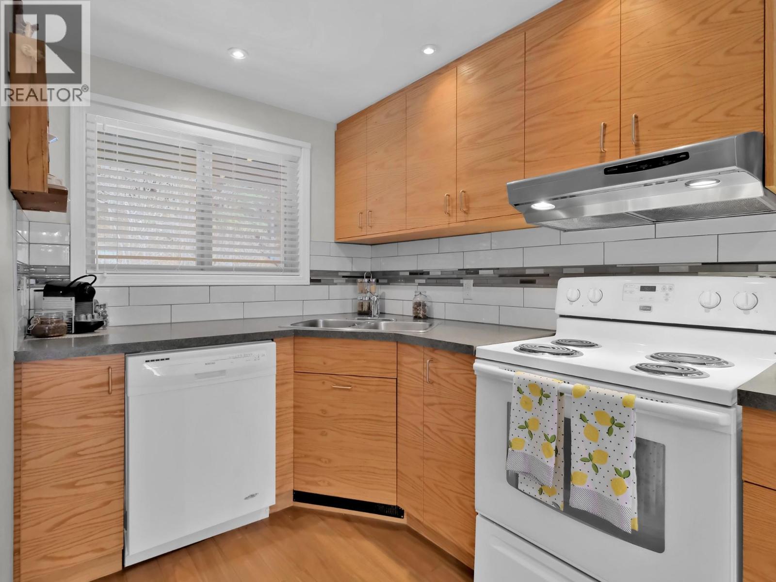 #903 225 CLEARVIEW Road - 5