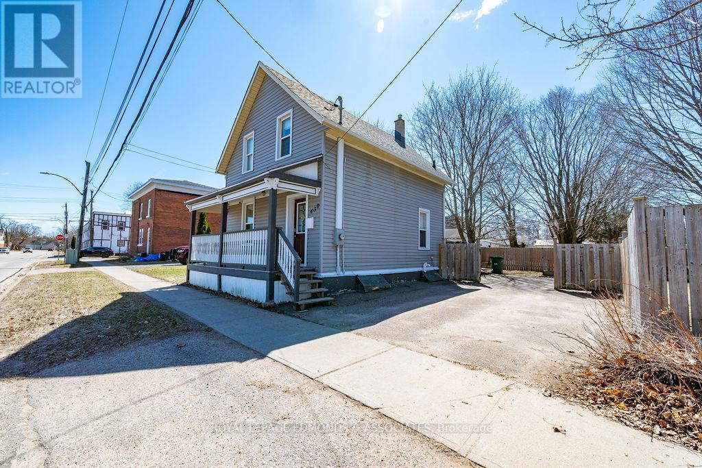 430 MARY STREET - 2