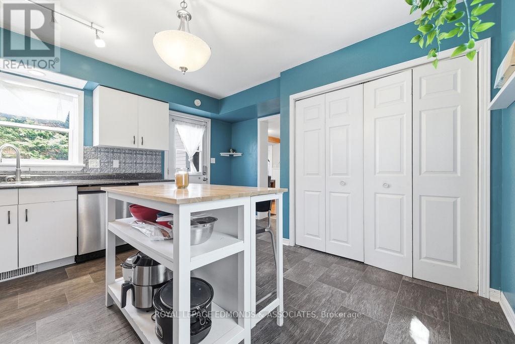 430 MARY STREET - 21