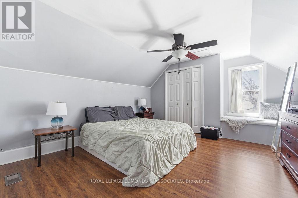 430 MARY STREET - 26