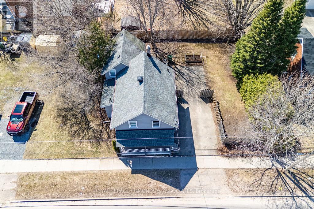 430 MARY STREET - 4