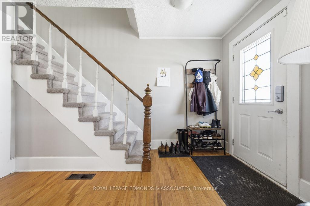430 MARY STREET - 9